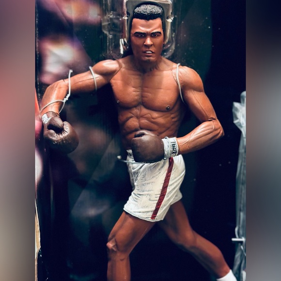 Ali 1964: clay vs Liston 18” motion activated sound from neca toys - Picture 12 of 12